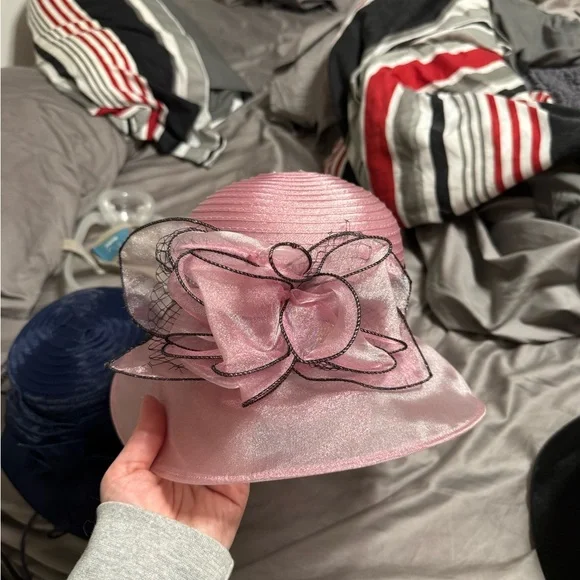 Derby Hats with Bows - Picture 3 of 5